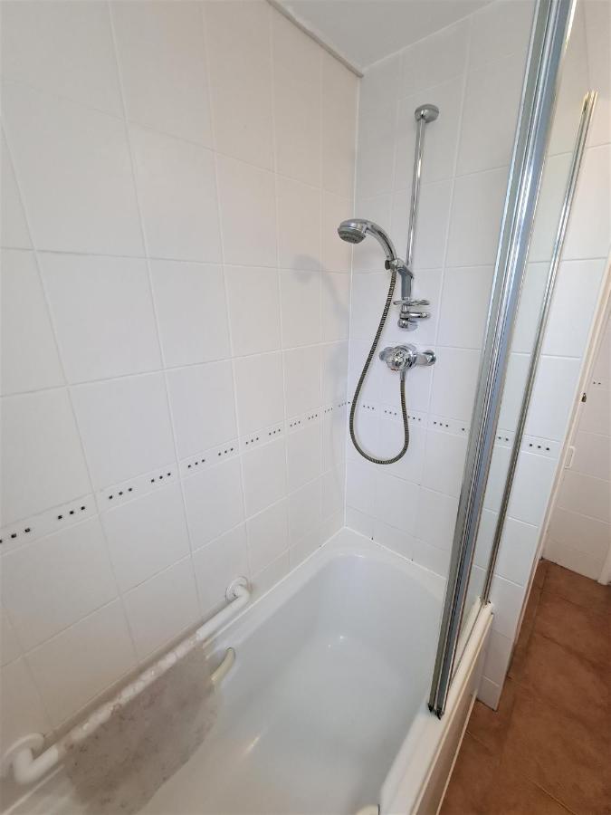 3 Bedroom Apartment Coventry - Hosted By Coventry Accommodation Екстериор снимка
