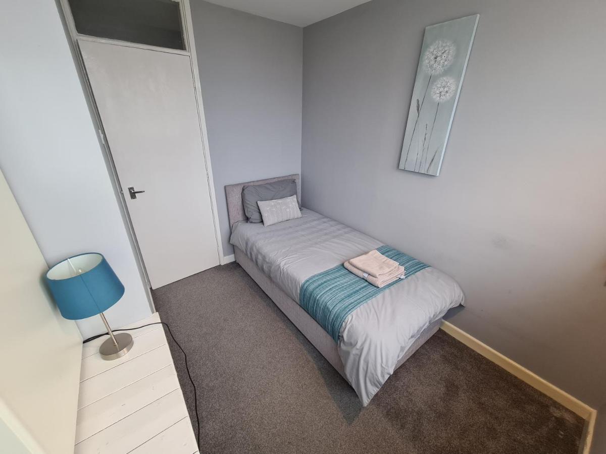 3 Bedroom Apartment Coventry - Hosted By Coventry Accommodation Екстериор снимка