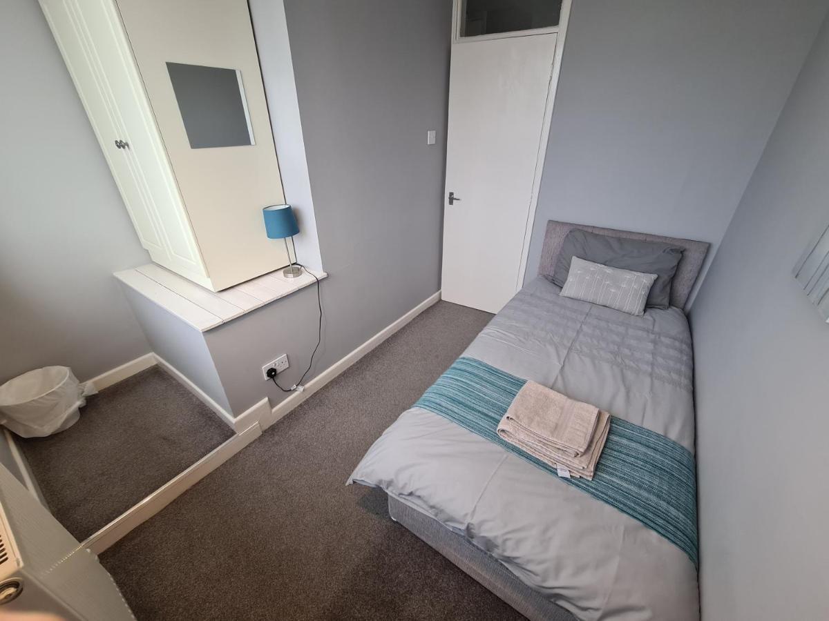 3 Bedroom Apartment Coventry - Hosted By Coventry Accommodation Екстериор снимка
